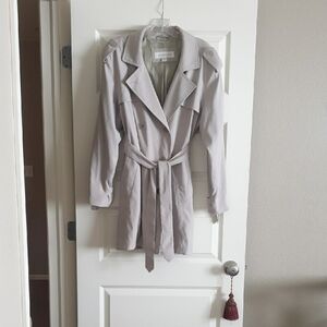 Liz Claiborne Tan Trench Coat with Wide Lapels and Belted Waist